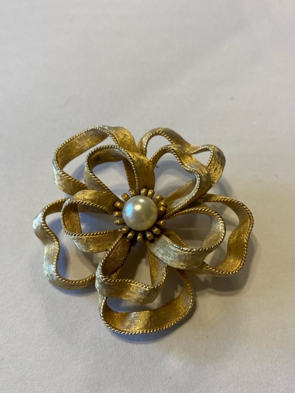 Signed SA Gold Tone Floral Ribbon Brooch with Pearl Center